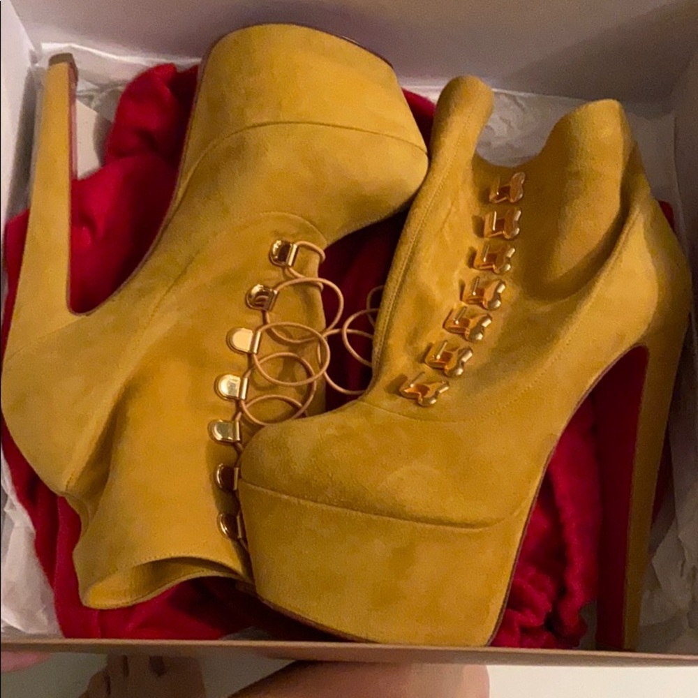 Louboutin Troopista 160 suede mortared/gold